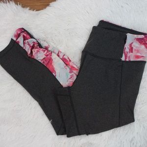 CALIA Floral Ruched Blocked Capri Leggings